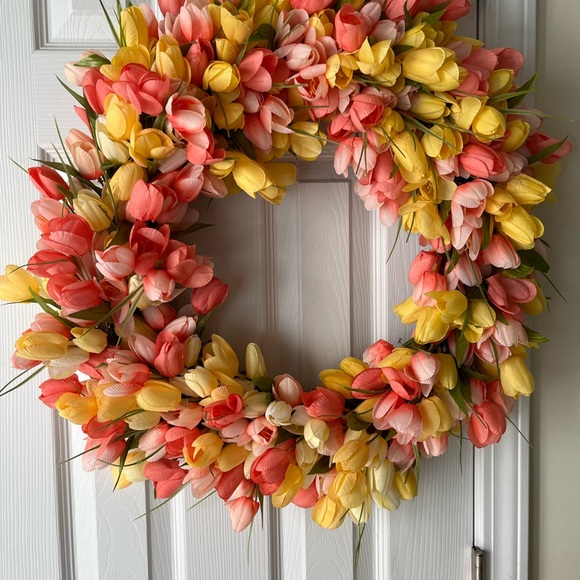 Spring/Summer tulip - Picture 3 of 3